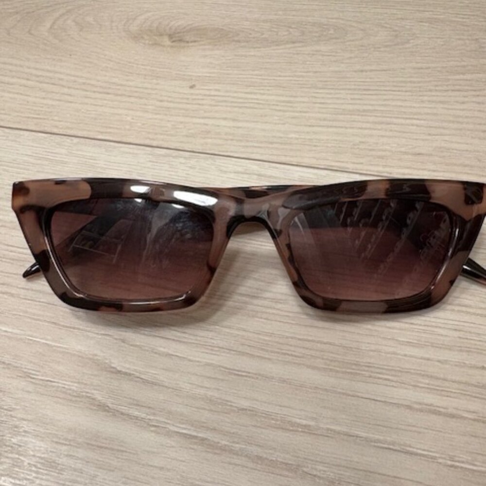 Verie Molly Sunglasses